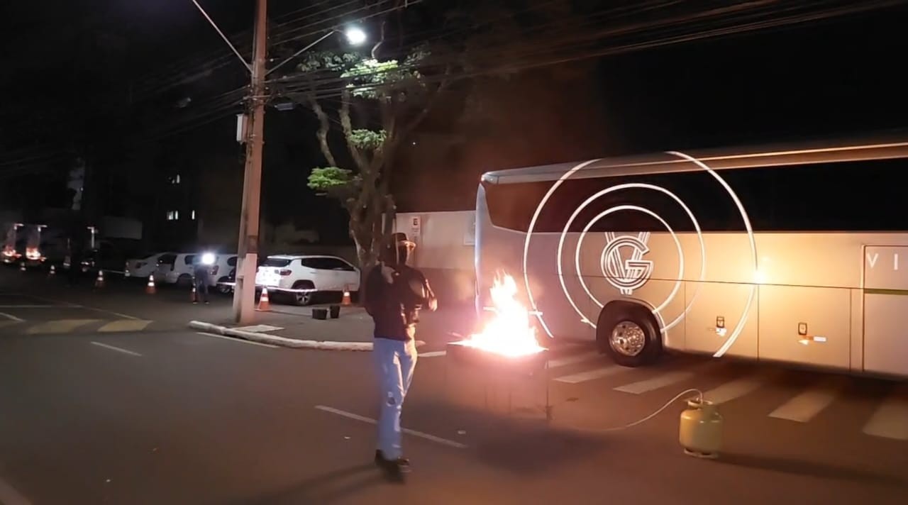 O treinamento começou em frente ao Batalhão (Foto: Reprodução)