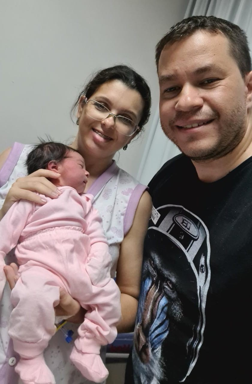 O casal Meiry Ellen e André Luiz Zanin e a pequena Alice. Foto: Arquivo pessoal