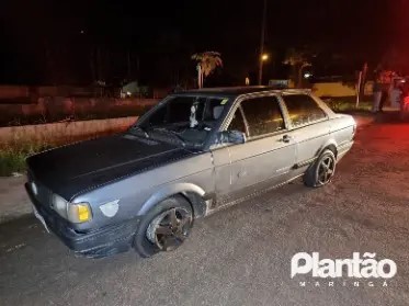 Carro onde estava o casal | Foto: Plantão Maringá