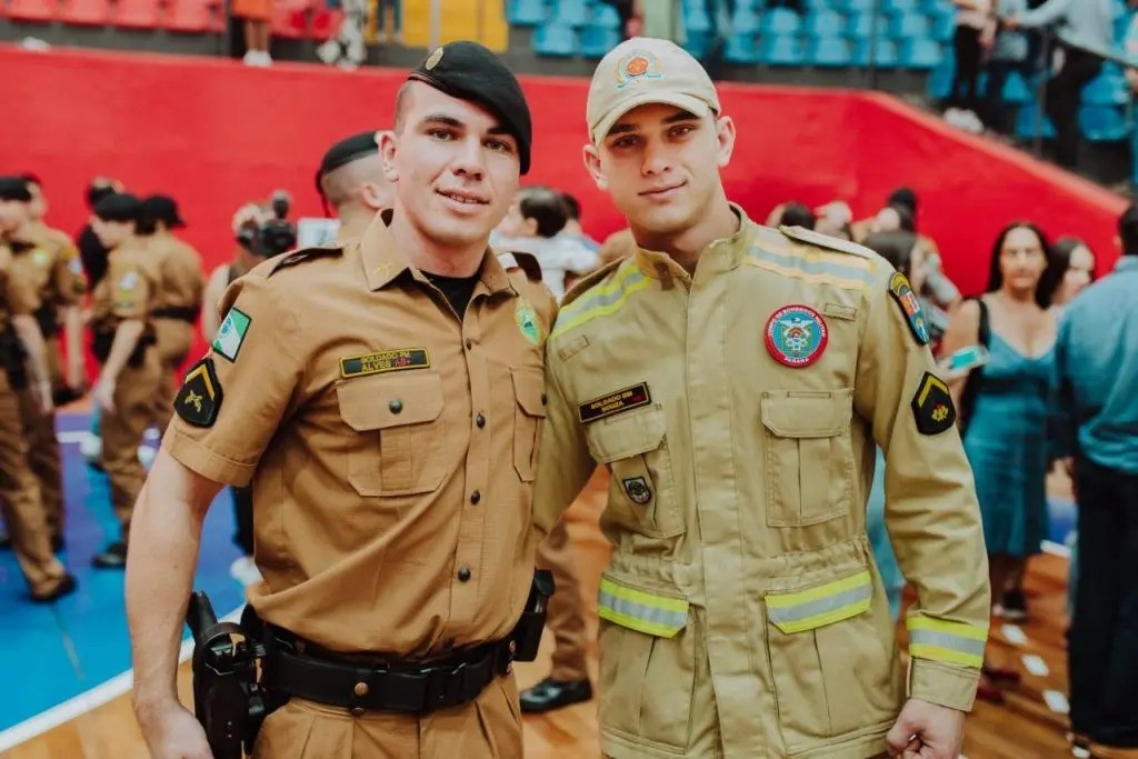 Os irmãos Matheus (à esq.) e Marcelo (à dir.) passaram no mesmo concurso. Foto: Arquivo pessoal