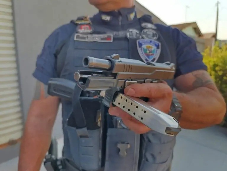 O rapaz portava uma pistola calibre 9 milímetros | Foto: GMC Online