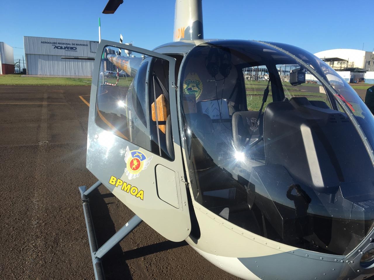 Helicóptero do Batalhão da Polícia Militar de Operações Aéreas trouxe os exames de Londrina | Foto: Divulgação