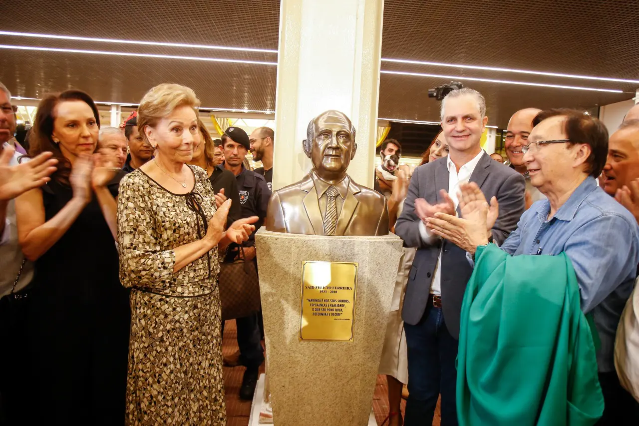 Em 2020, Irma Badotti acompanhou a inauguração do Terminal Urbano Intermodal, que leva o nome de Dr. Said Felício Ferreira, e recebeu em nome do marido a homenagem feita pela prefeitura municipal (Foto: Prefeitura de Maringá/divulgação/arquivo)