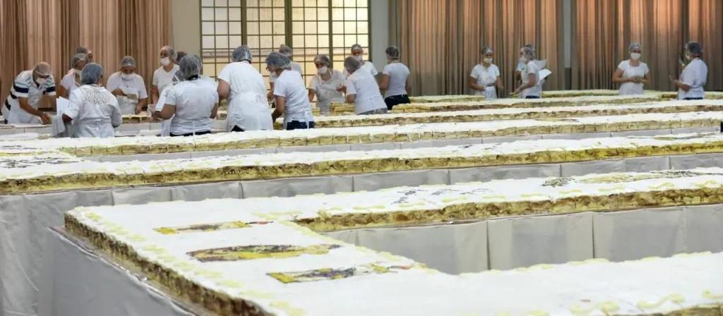 Começa o preparo do bolo de Santo Antônio em Maringá