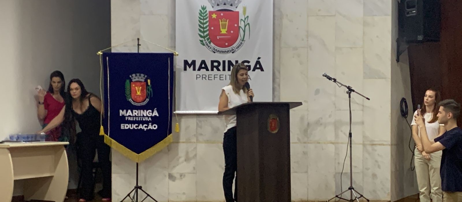 Nayara Caruzzo toma posse como secretária de Educação de Maringá