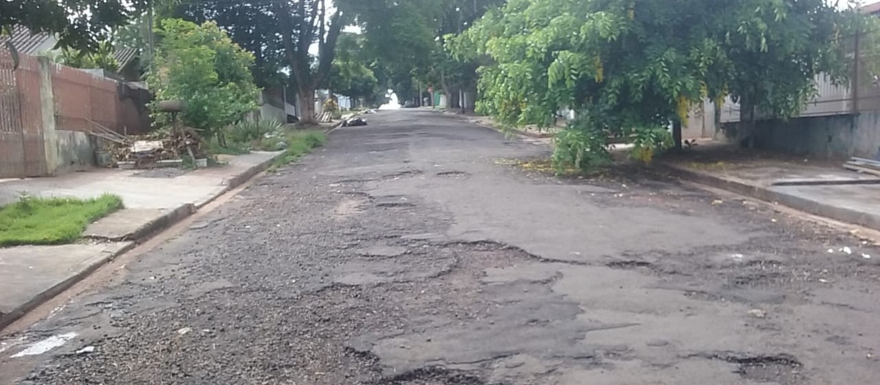 Ouvinte reclama do asfalto na Rua Rio Xingu, em Maringá