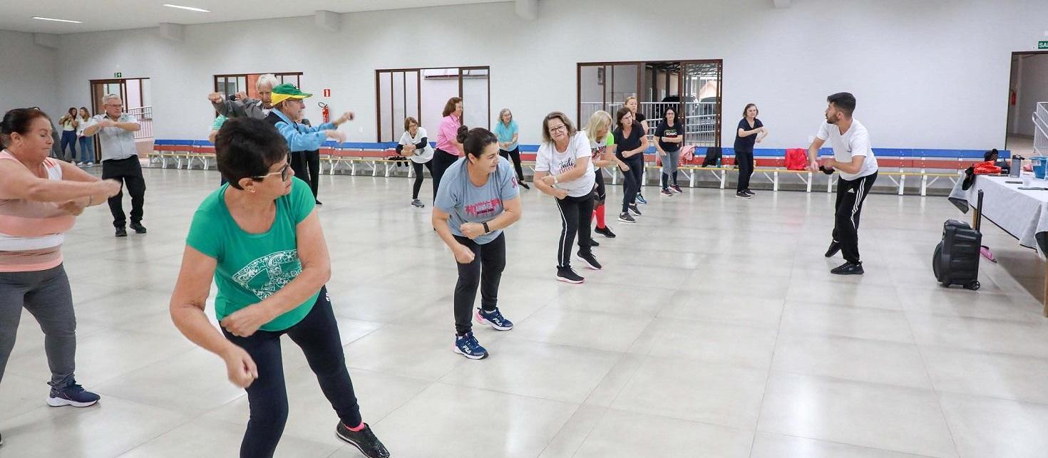 Conheça os benefícios físicos e mentais da dança para idosos
