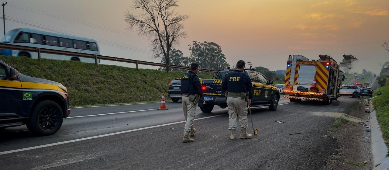 Carro capota e motorista de 73 anos é ejetado do veículo e morre