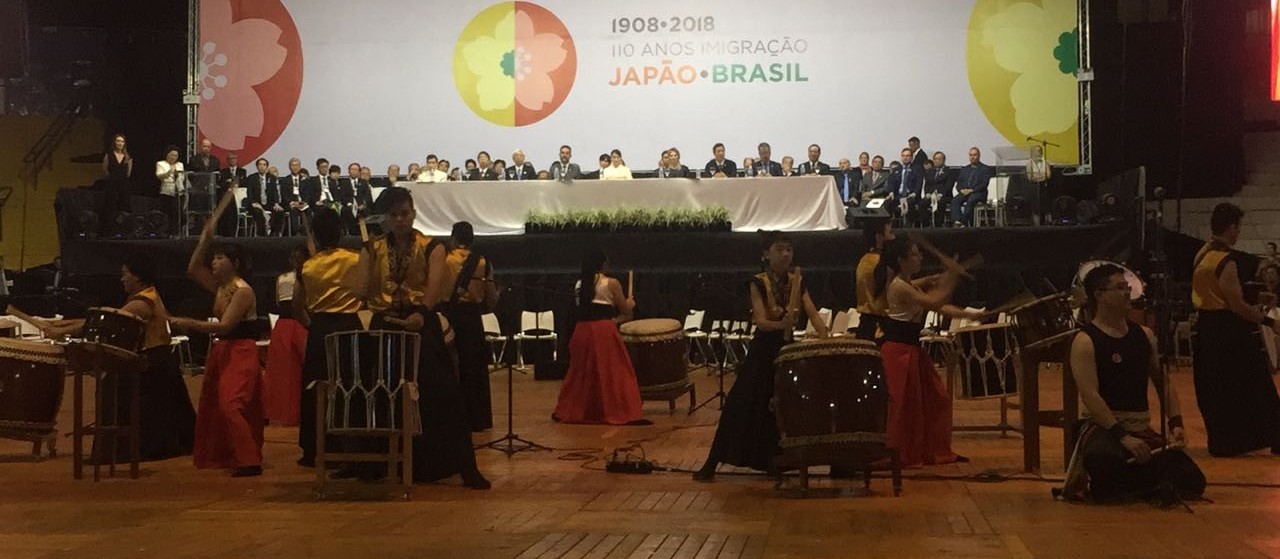 Princesa Mako quebra protocolo e permanece mais tempo do que estava previsto na solenidade de abertura da Expo Imin 110