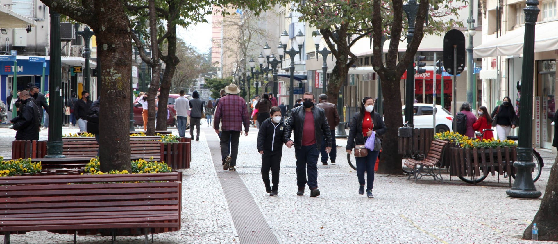 Temor de um terceira onda faz municípios lançarem decretos