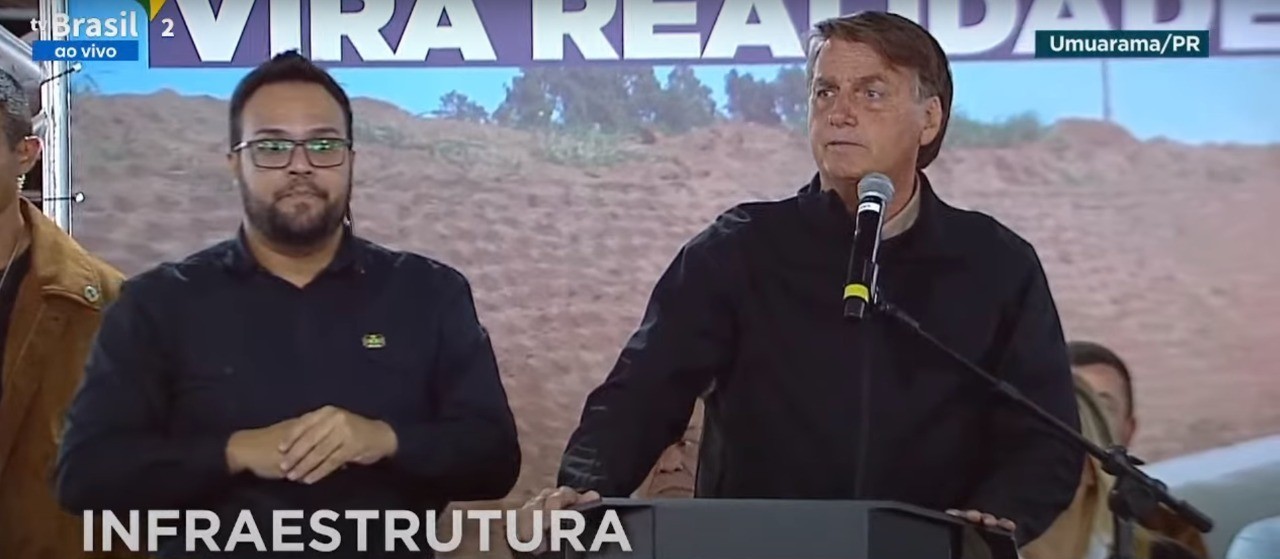 Presidente Jair Bolsonaro discursa em visita à Umuarama