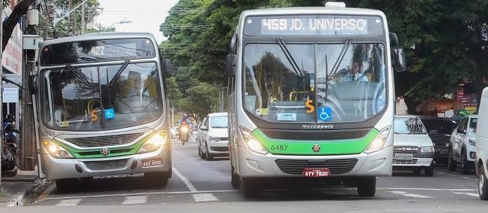 Justiça determina que sindicato não pode impedir saída de ônibus