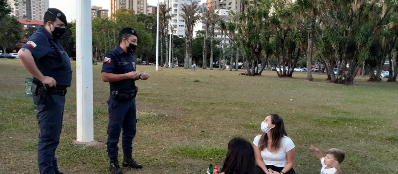 Força-tarefa orienta quanto ao uso de máscaras em Maringá