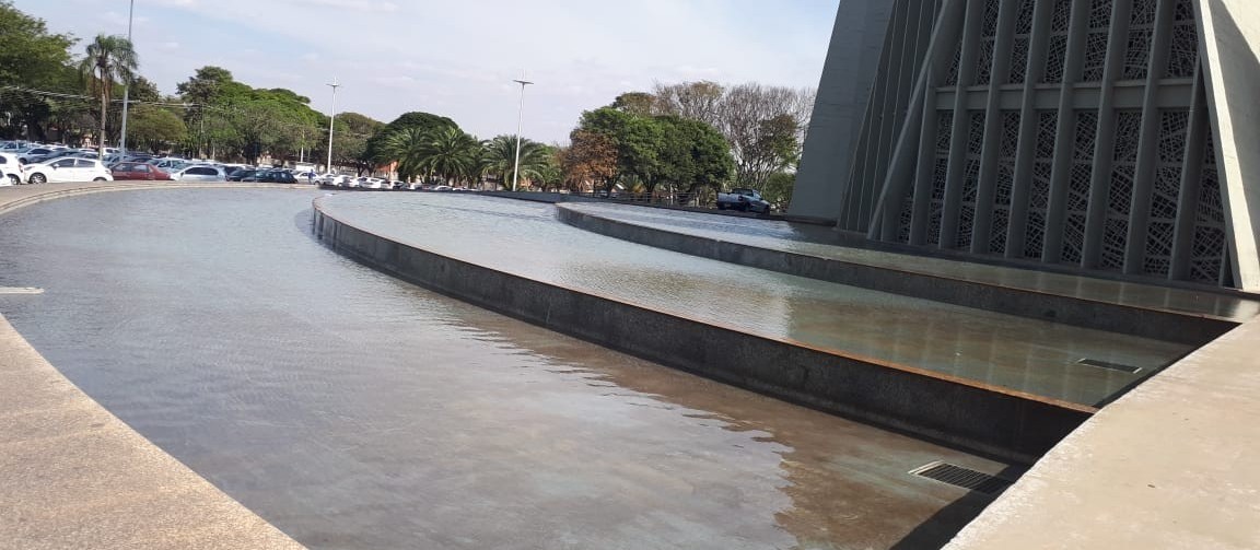 Espelhos d'água da catedral voltam a ficar cheios para testes