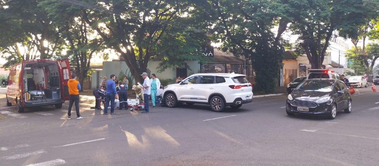 Casal em motocicleta fica ferido em acidente na Zona 4