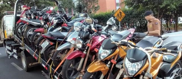 14 motocicletas são apreendidas durante blitz da PM