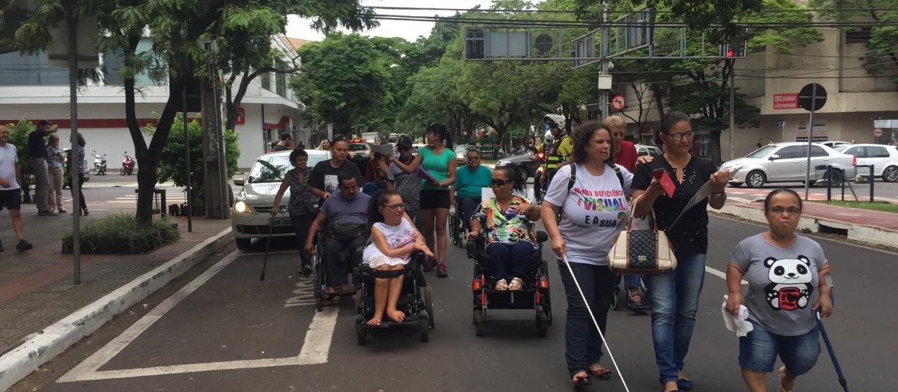 Passeata marca o Dia Internacional da Pessoa com Deficiência