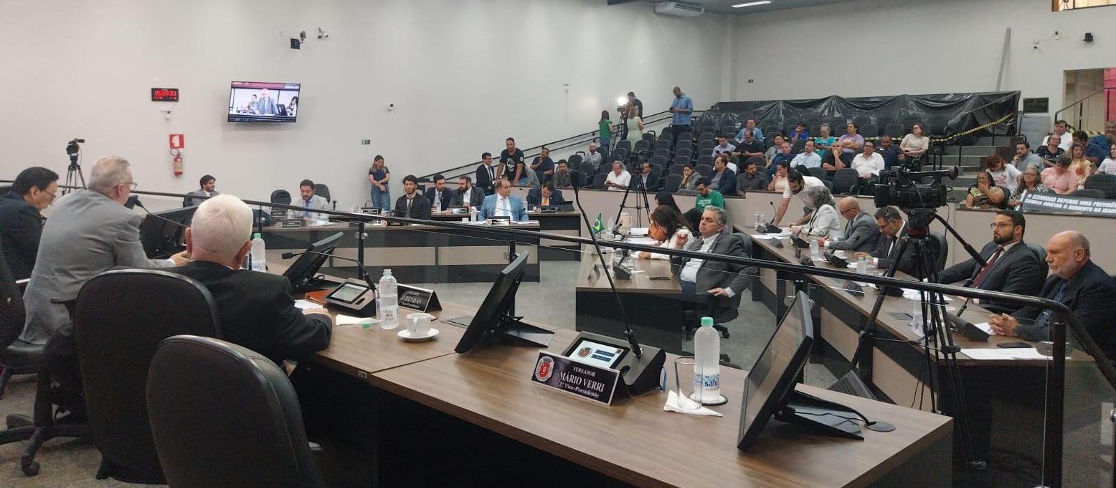 Vereadores votam projetos que alteram regras da Maringá Previdência