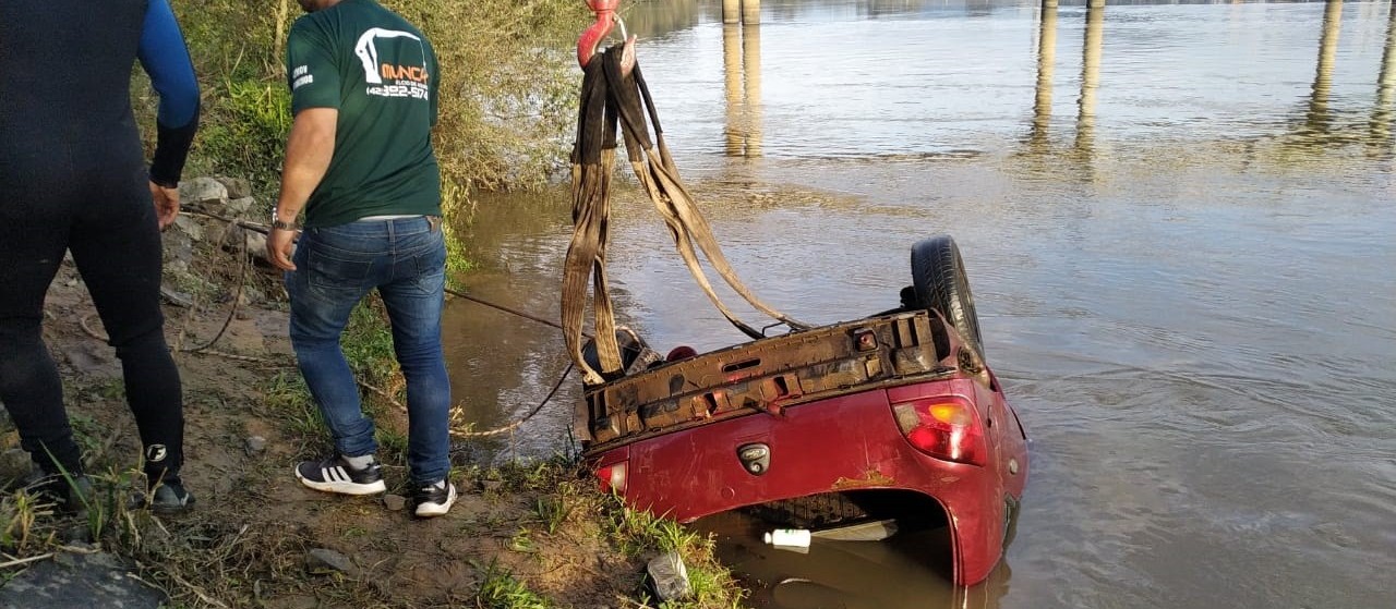 Encontrados últimos corpos de vítimas de carro que caiu no Rio Iguaçu, em União da Vitória