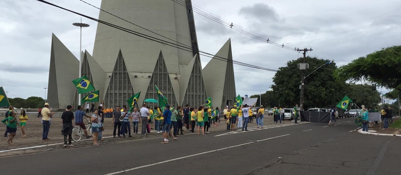 Manifestantes querem que STF ratifique a prisão em segunda instância