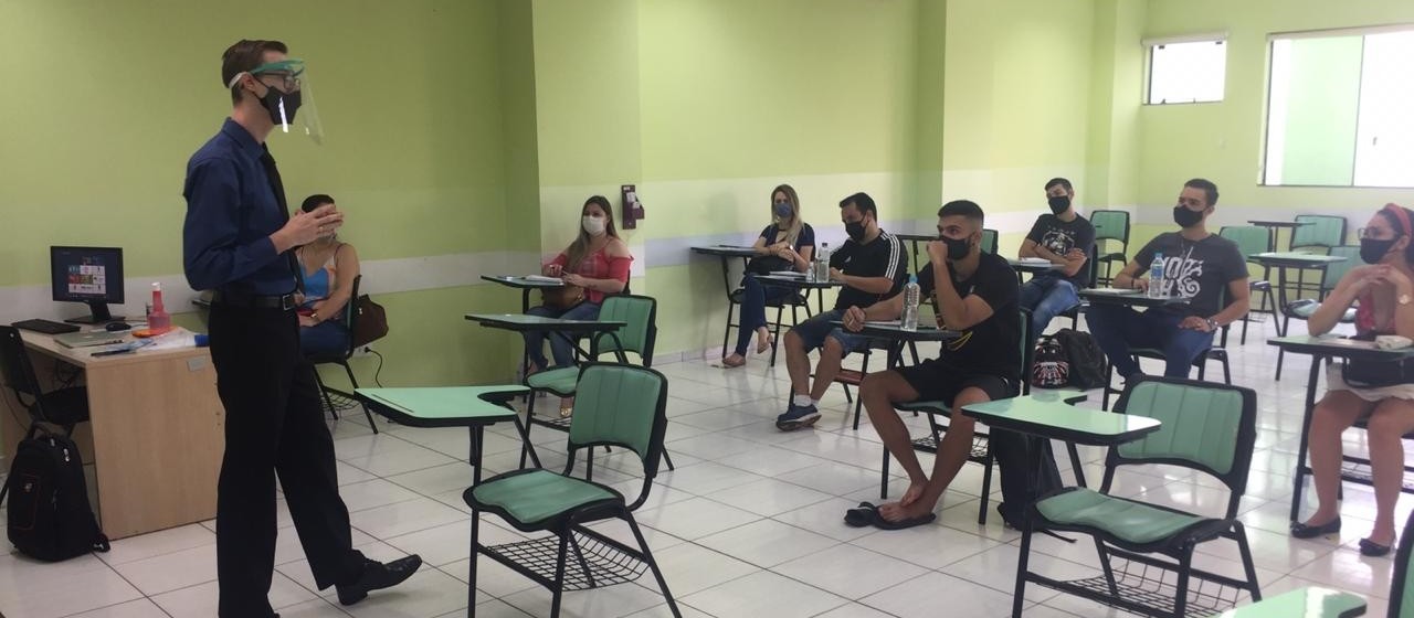 Centro universitário retoma aulas presenciais de pós-graduação