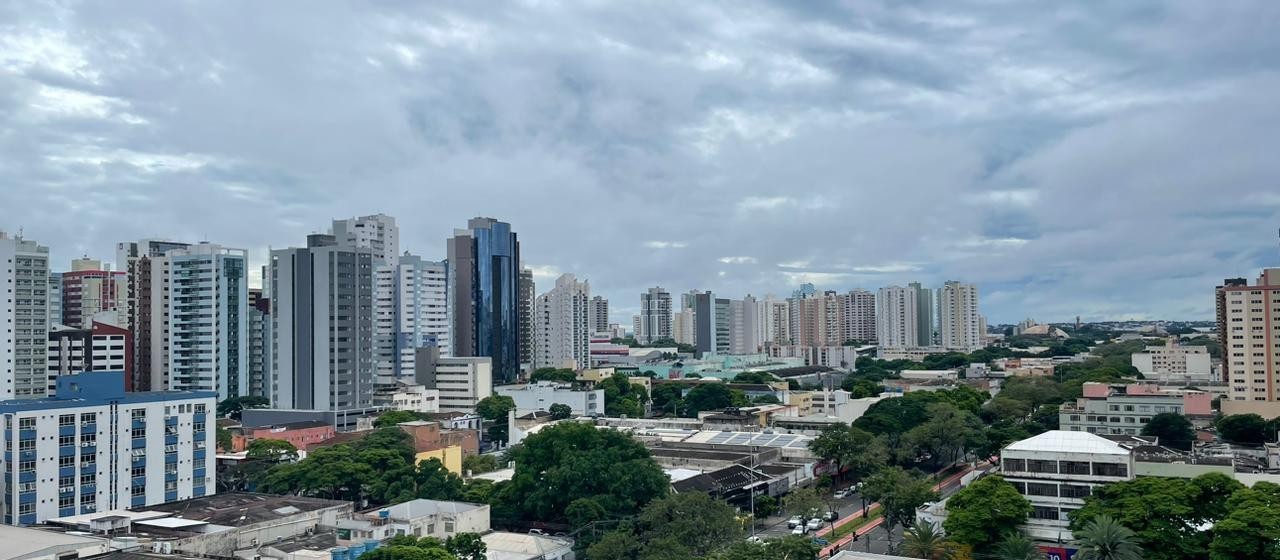 Sábado (11) com chuva e tempo abafado em Maringá