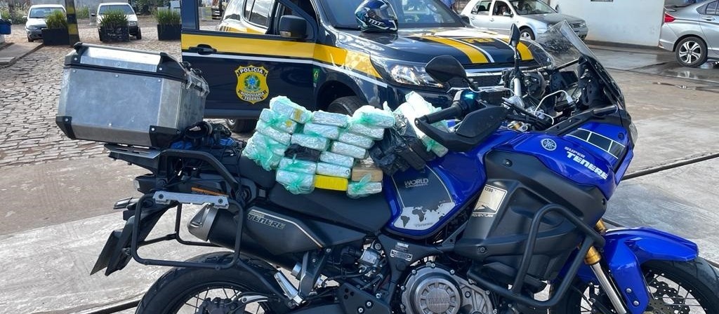 PRF apreende cocaína e pasta base em motocicleta de alta cilindrada