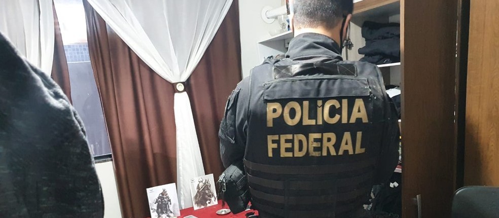 PF faz buscas em casa de estudante investigado por veiculação de ideias nazistas