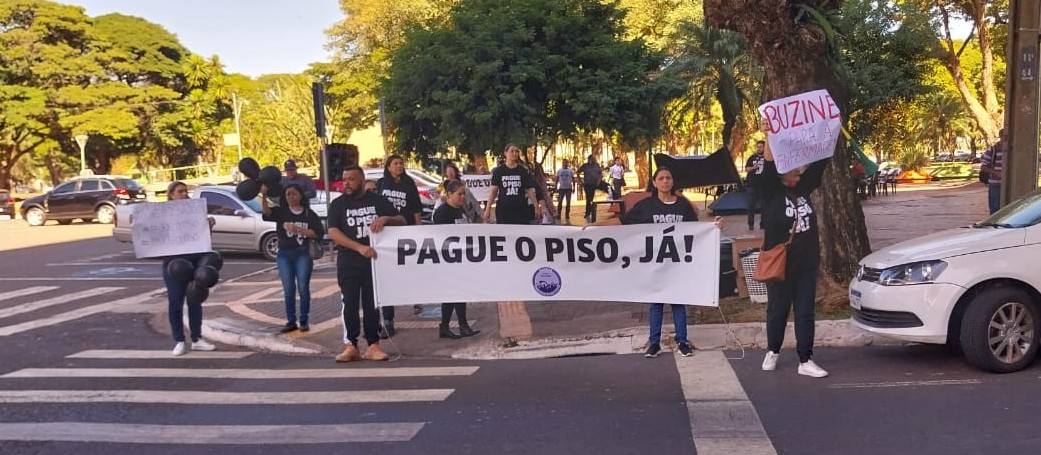 Enfermeiros da rede municipal de saúde pedem pagamento de piso nacional 