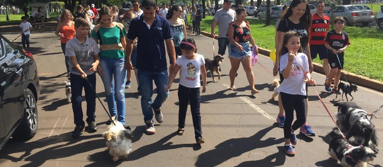 Evento reúne família, bichinhos e diversos serviços de saúde animal