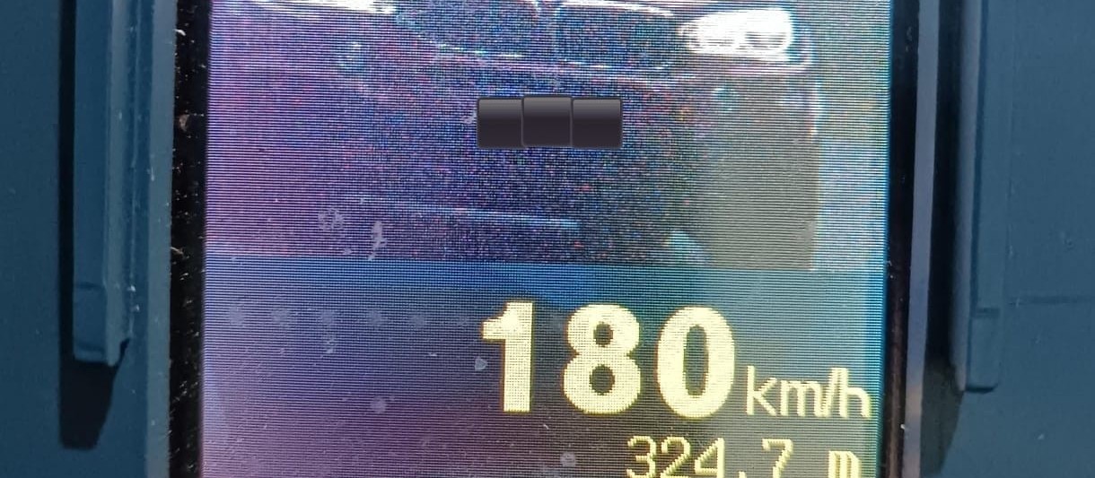 BMW é flagrada a 180 km/h, mais que o dobro do permitido na PR-364