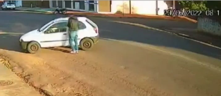 Vídeo mostra ladrão azarado na região de Maringá: furtou carro, mas veículo quebrou na sequência