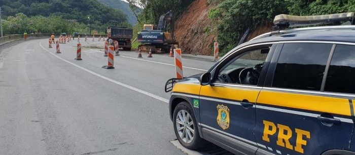 Após quase 12 horas de interdição, BR-376 é liberada no km 669 em Guaratuba 