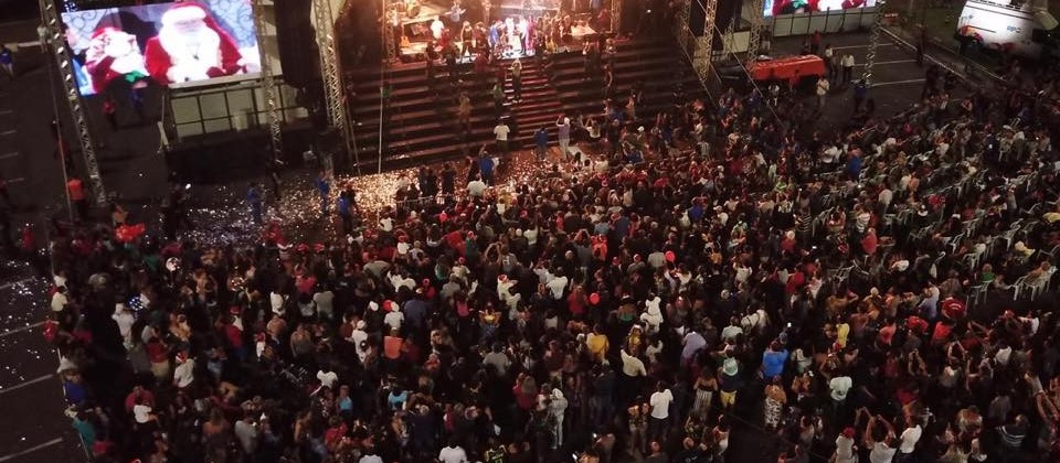 Abertura do Natal reúne milhares em Maringá