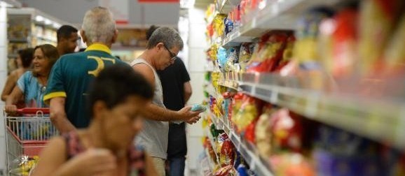 Trabalhar em mercados nesta sexta-feira (30) gera incomodo em alguns católicos