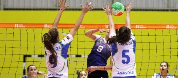 Time masculino de vôlei perde, mas feminino está na liderança 