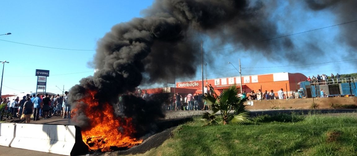 Novo protesto na Avenida Colombo, em Sarandi