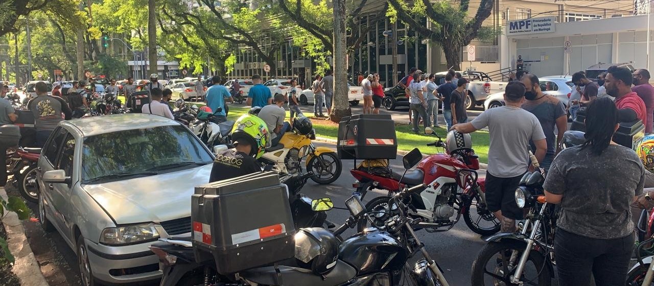 Motoboys se concentram em frente a prefeitura e pedem apoio do poder público