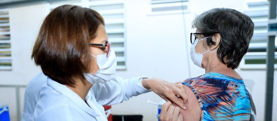 3,5 mil doses de vacinas contra Covid vão vencer na 15ª Regional de Saúde nessa quinta-feira (16)