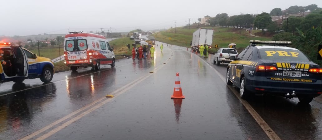 Duas pessoas morrem em acidente na BR-376 