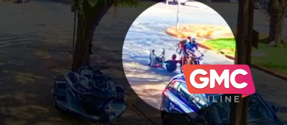 Cadeirante é flagrado pegando “carona” em moto e cai no meio da avenida em Maringá