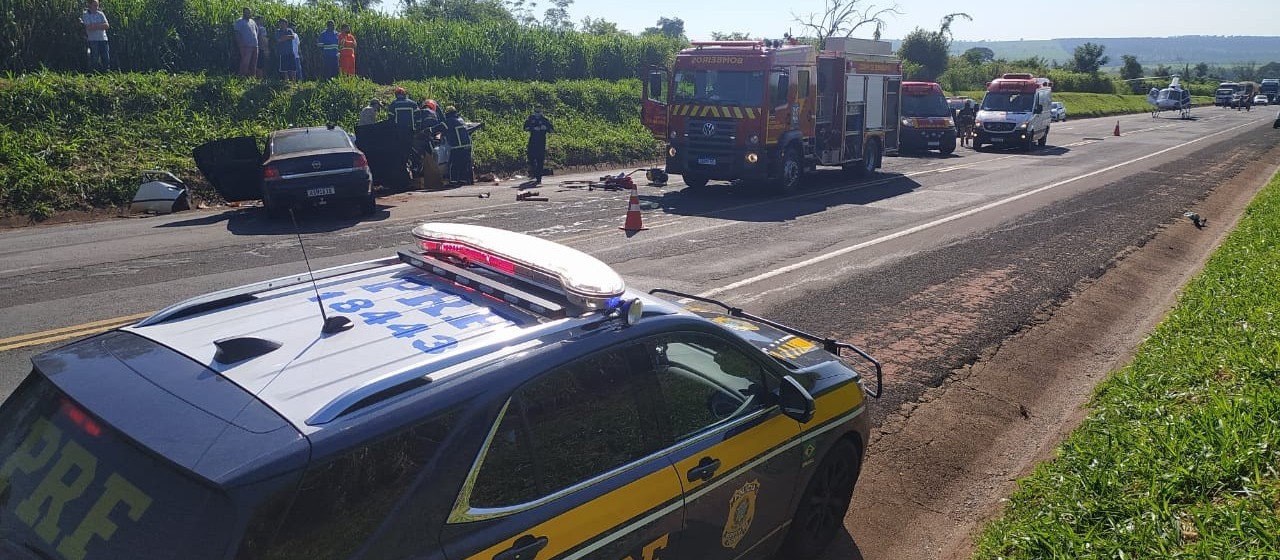 Casal morre e filhos ficam em estado grave em acidente de trânsito