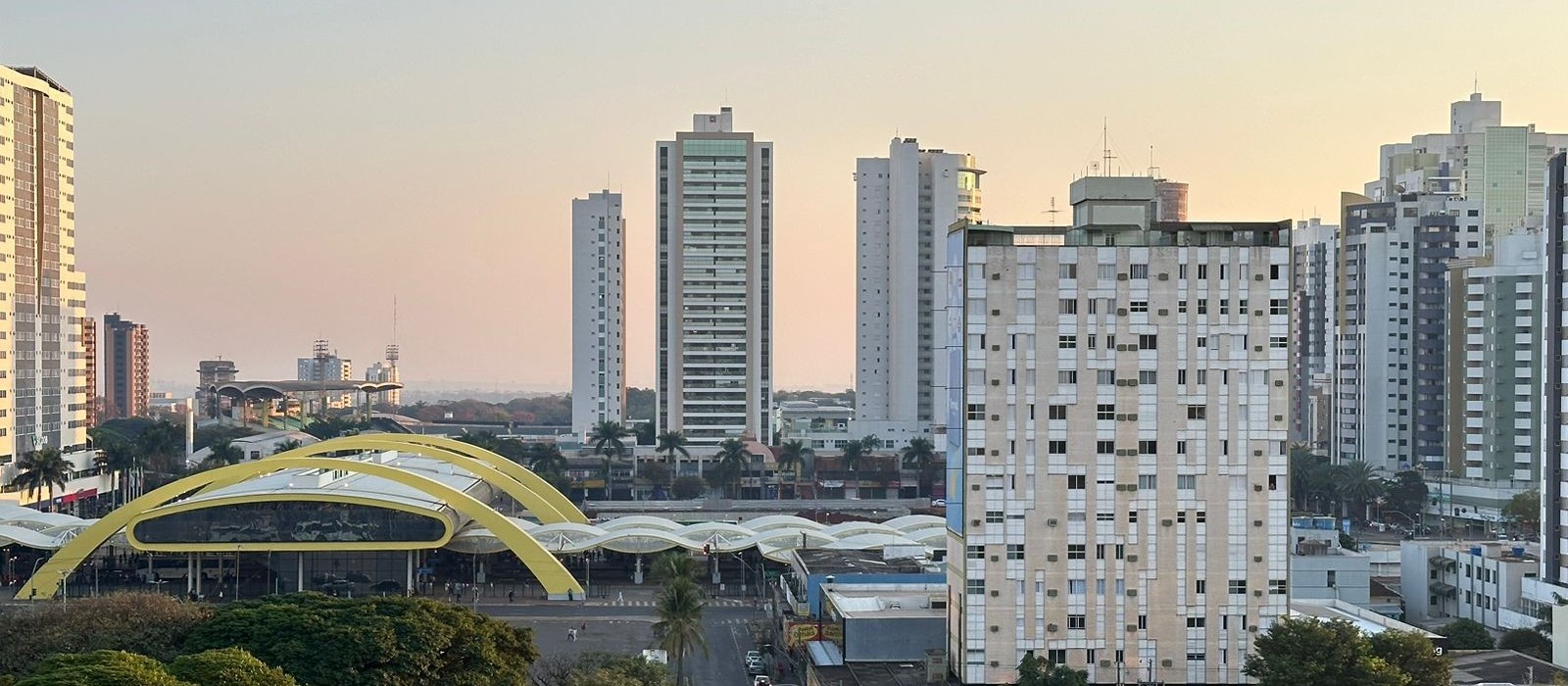 Segunda-feira (19) de calor elevado e tempo seco em Maringá