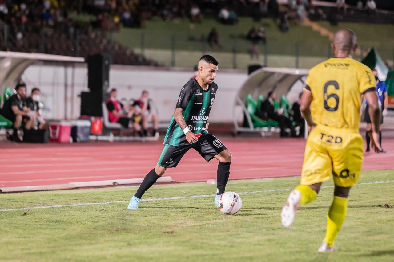 Maringá FC vence o FC Cascavel em casa e assume a liderança do Paranaense