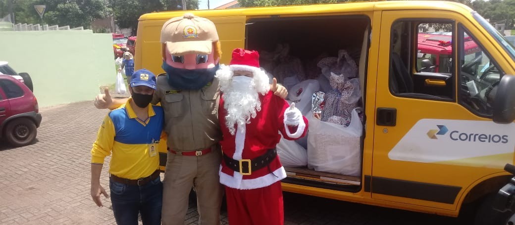 Bombeiros adotam cartinhas do Papai Noel dos Correios