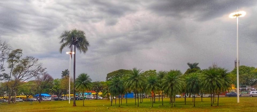 Terça-feira (13) será de muitas nuvens no céu e possibilidade de chuva