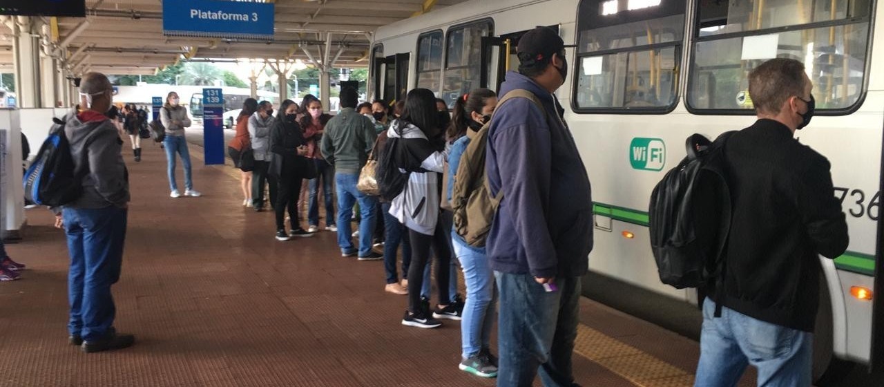 Motoristas do transporte coletivo de Maringá aprovam greve