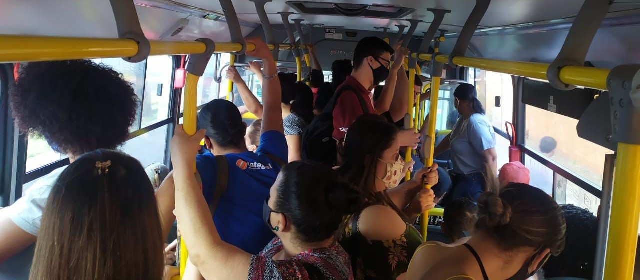 Usuários do transporte coletivo reclamam de lotação