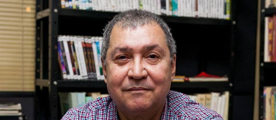 Professor de língua francesa lança novo livro de poemas