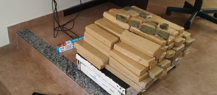 Três jovens são presos com 41 kg de maconha em Maringá 